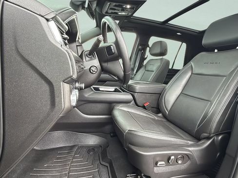 Used 2023 GMC Yukon Denali AWD/4WD image 5