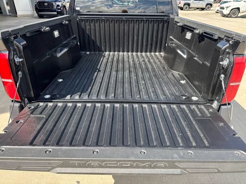 Certified 2025 Toyota Tacoma SR5 AWD/4WD image 22