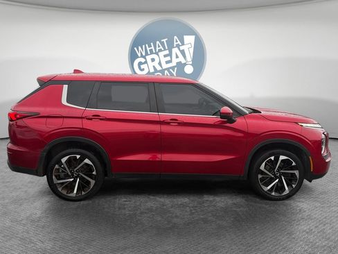 Used 2022 Mitsubishi Outlander ES AWD/4WD image 2