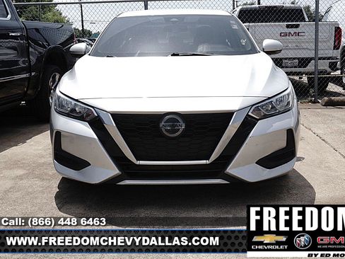 Used 2020 Nissan Sentra SV image 2