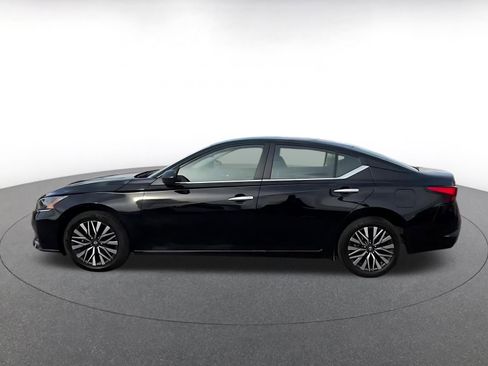 Used 2025 Nissan Altima 2.5 SV image 9