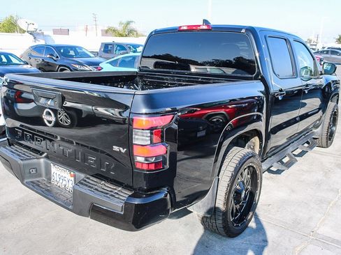 Used 2024 Nissan Frontier SV image 9