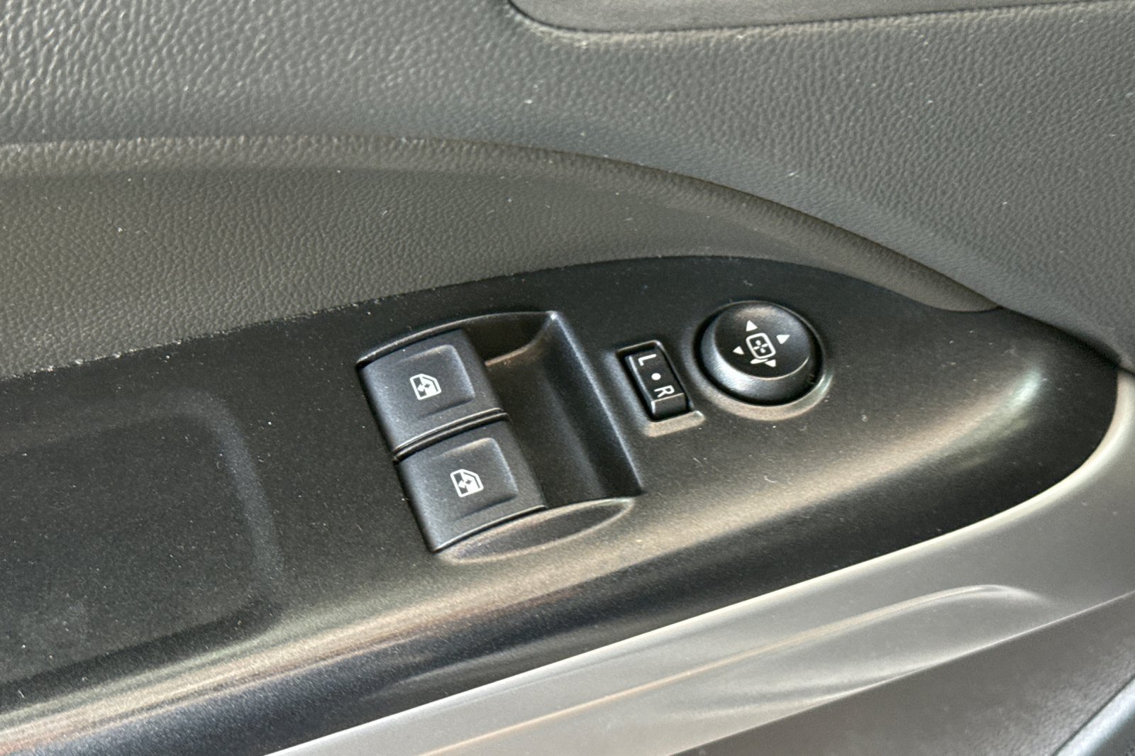 Used 2022 Chevrolet Colorado LT w/ Safety Package AWD/4WD image 18