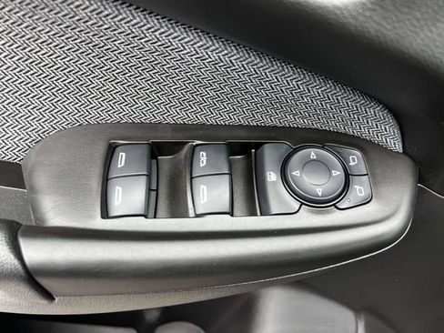Used 2025 Chevrolet TrailBlazer LS FWD image 17