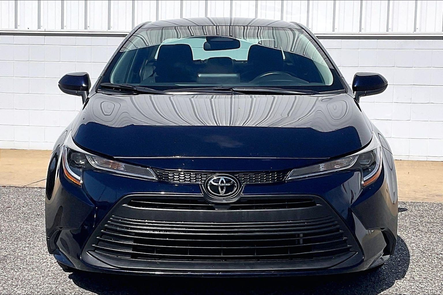 Used 2025 Toyota Corolla LE FWD image 3