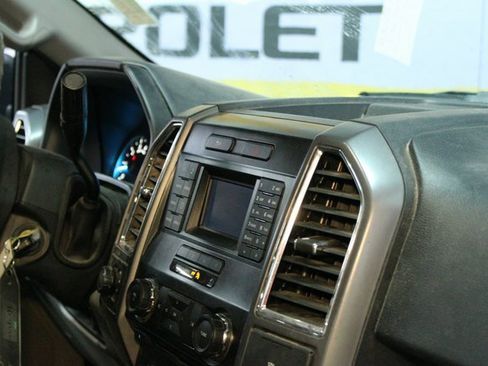 Used 2016 Ford F150 XLT image 10