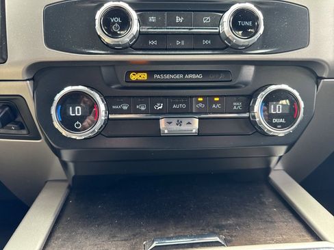 Used 2022 Ford F250 Lariat w/ FX4 Off-Road Package AWD/4WD image 13