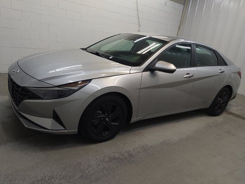 Used 2021 Hyundai Elantra SEL FWD image 2