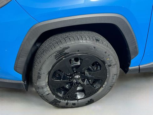 Used 2021 Toyota RAV4 LE FWD image 13