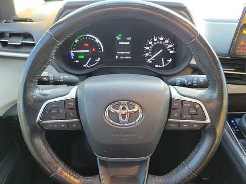 Used 2022 Toyota Sienna XLE image 23