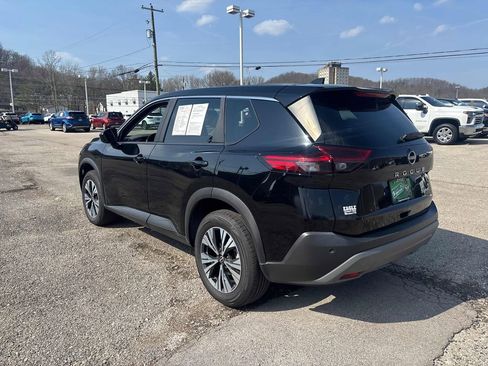 Used 2023 Nissan Rogue SV image 3