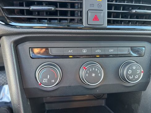 Used 2022 Volkswagen Taos S image 38