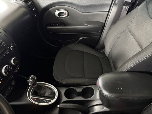 Used 2015 Kia Soul FWD image 18