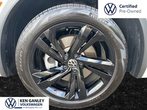 Used 2024 Volkswagen Tiguan SE R-Line AWD/4WD image 9