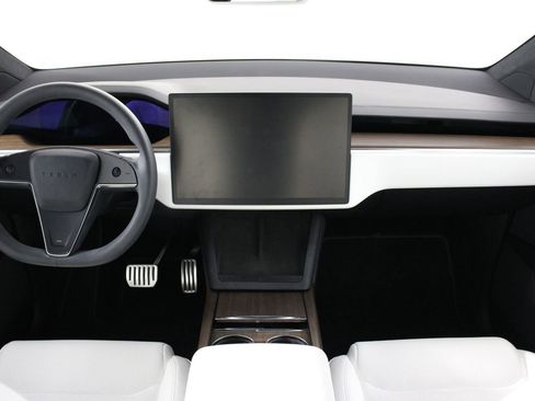 Used 2023 Tesla Model X Standard Range image 7