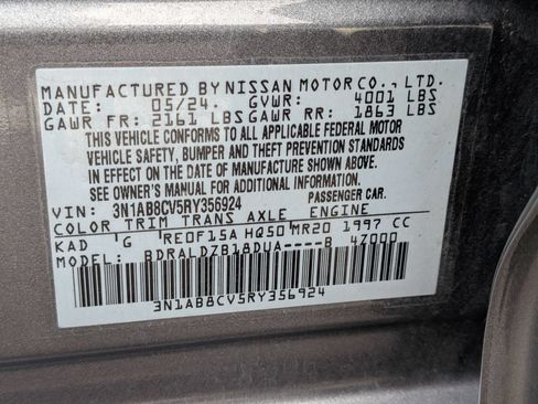 Used 2024 Nissan Sentra SV FWD image 39
