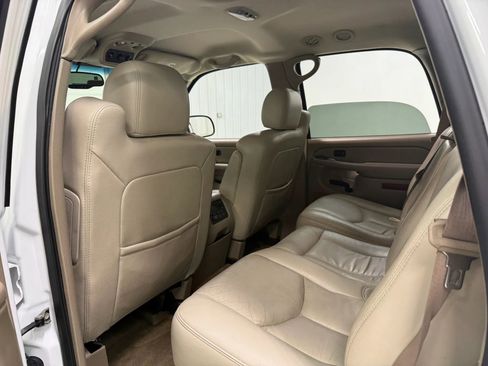 Used 2005 GMC Yukon SLT w/ SLT Preferred Equipment Group image 16