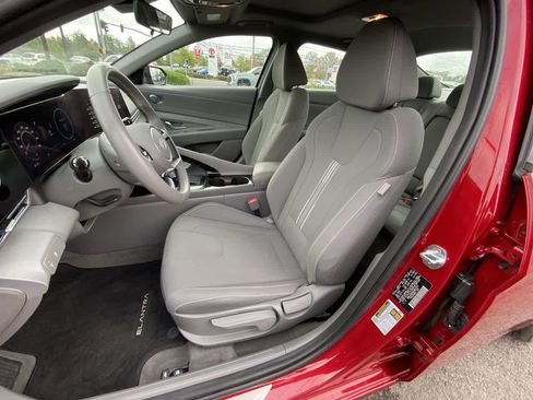 Used 2025 Hyundai Elantra SEL image 11