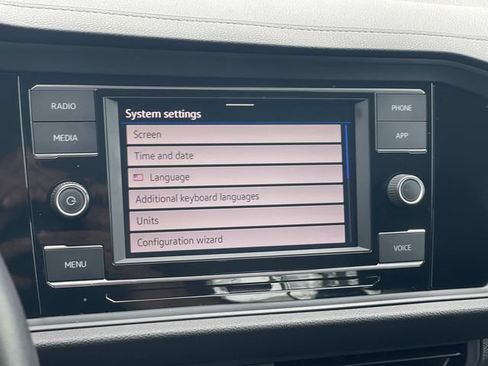 Used 2023 Volkswagen Jetta SE FWD image 12