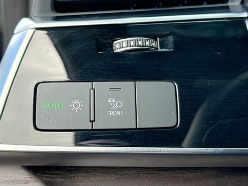 Used 2023 Audi Q8 Premium Plus image 34