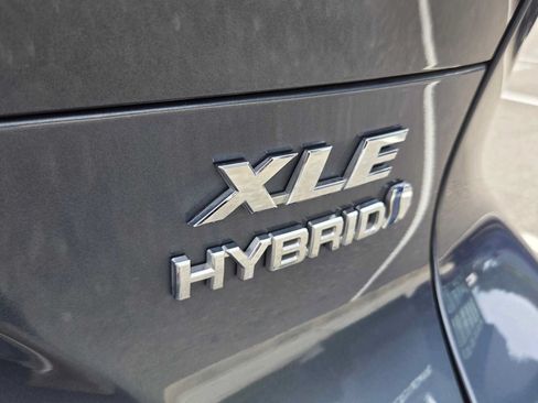 Used 2022 Toyota Venza XLE AWD/4WD image 17