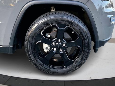 Used 2019 Jeep Grand Cherokee Laredo image 33