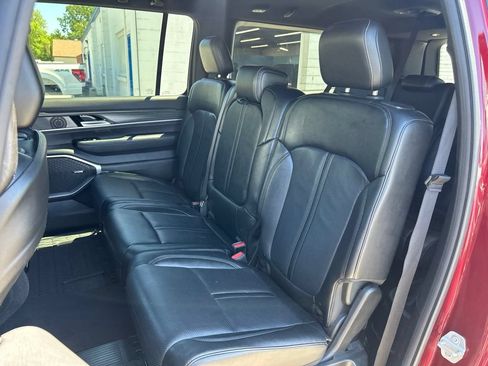 Used 2024 Jeep Wagoneer L Series II w/ Flexible Seating Group AWD/4WD image 36