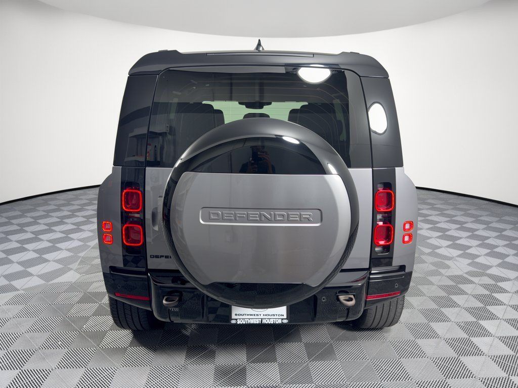 Used 2024 Land Rover Defender 110 X-Dynamic SE AWD/4WD image 11