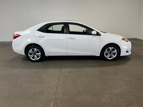 Used 2017 Toyota Corolla LE w/ Carpet Mat Package (TMS) FWD image 2