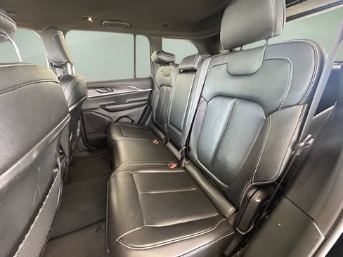 Used 2024 Jeep Grand Cherokee Limited image 26