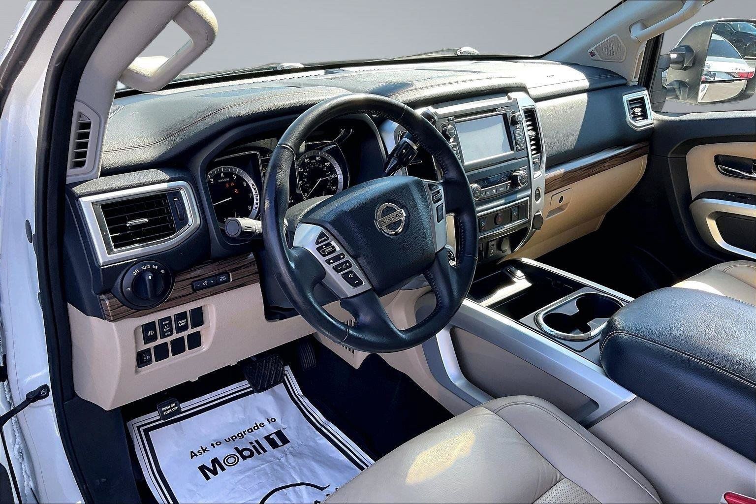 Used 2018 Nissan Titan SL w/ Chrome Package AWD/4WD image 15