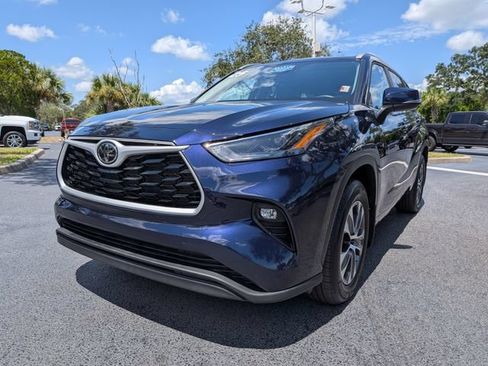 Used 2025 Toyota Highlander XLE AWD/4WD image 8