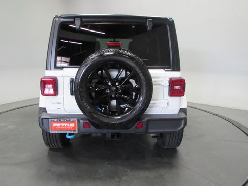 Used 2023 Jeep Wrangler Sahara image 7