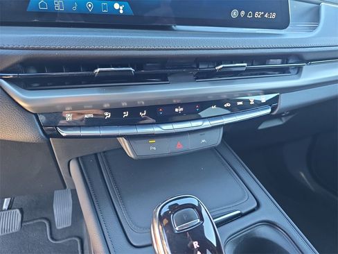 Used 2024 Cadillac XT4 Premium Luxury image 24