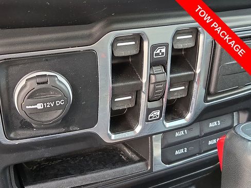 Used 2022 Jeep Wrangler Unlimited Sahara w/ Cold Weather Group AWD/4WD image 25