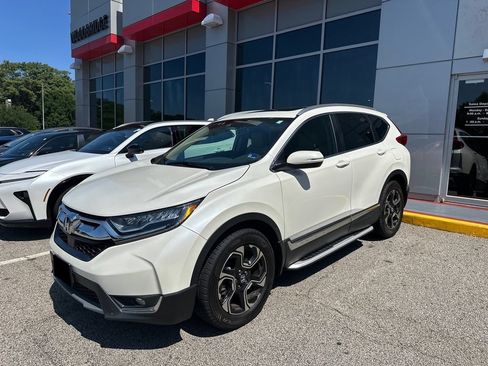 Used 2018 Honda CR-V Touring image 2