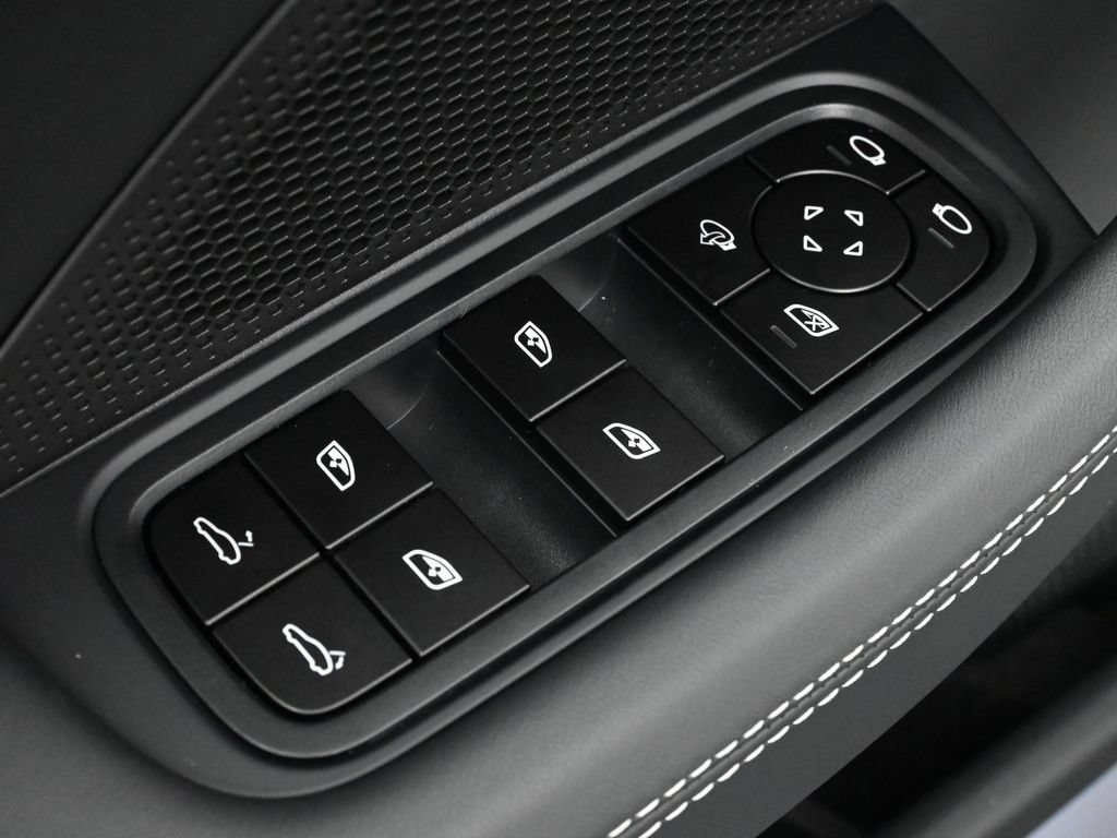 Used 2026 Porsche Panamera image 18