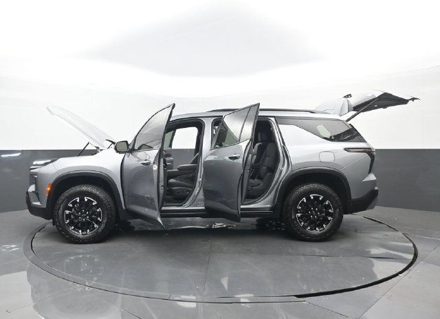Used 2024 Chevrolet Traverse Z71 w/ Enhanced Driving Package AWD/4WD image 34