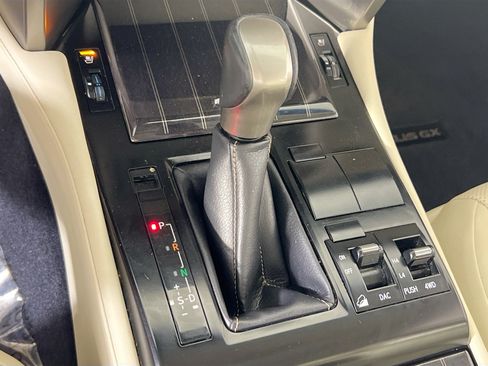 Used 2021 Lexus GX 460 Premium w/ Premium Package AWD/4WD image 17