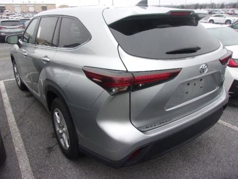 Used 2024 Toyota Highlander LE image 16
