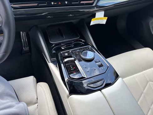 Certified 2025 BMW 530i w/ M Sport Package image 25