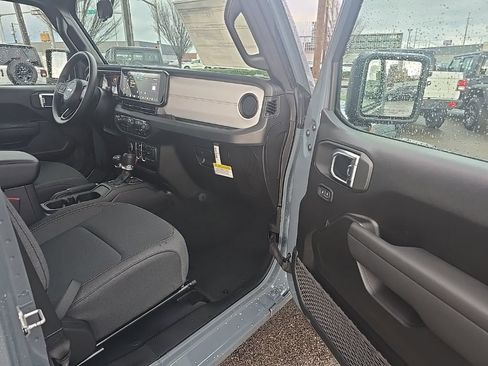New 2026 Jeep Gladiator Sport AWD/4WD image 19