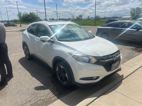 Used 2018 Honda HR-V EX image 4