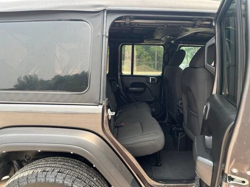 Used 2023 Jeep Wrangler Unlimited Sport AWD/4WD image 30