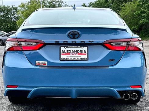 Used 2023 Toyota Camry SE w/ Cold Weather Package FWD image 4