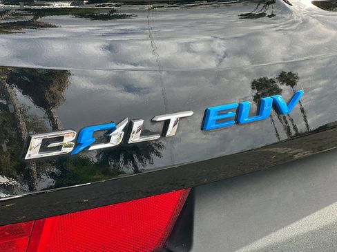Used 2022 Chevrolet Bolt EUV LT w/ Comfort Package image 27