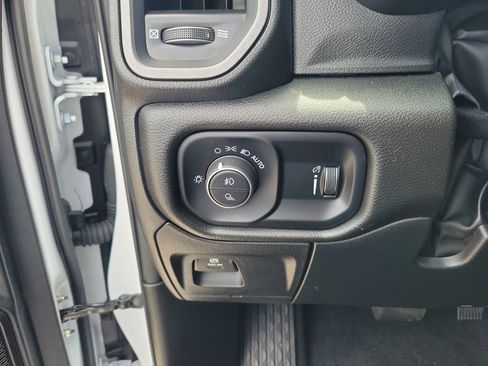 Used 2026 RAM 1500 Express AWD/4WD image 16