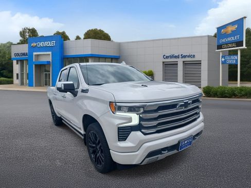 Used 2025 Chevrolet Silverado 1500 High Country AWD/4WD image 2