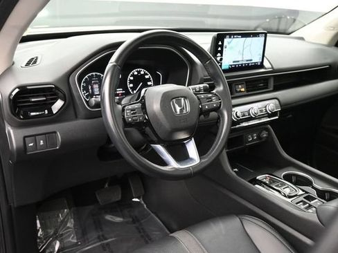 Used 2023 Honda Pilot Touring image 7