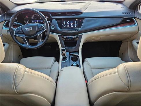 Used 2017 Cadillac XT5 Luxury w/ Driver Awareness Package image 19